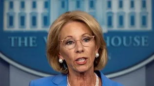 Fue excesivo para nuestro país: secretaria de Educación también le renuncia a Trump