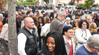 Largas colas para acceder al acto de Puigdemont de presentación de su candidatura en Elna (Francia).