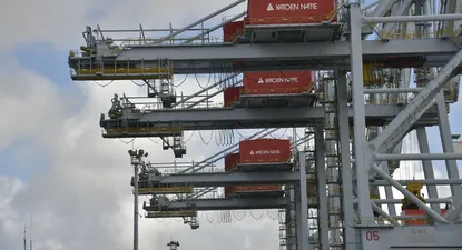 Termninal de contenedores en el puerto de Montevideo