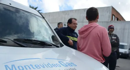 gobierno reintegra a trabajadores de montevideogas despedidos por petrobras