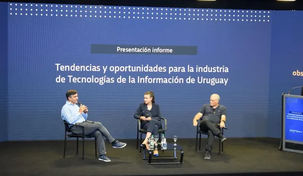 Leonardo Loureiro, presidente de la CUTI, Mercedes Aramendía, presidenta de la Ursec y Pablo Brenner, fundador de Collokia