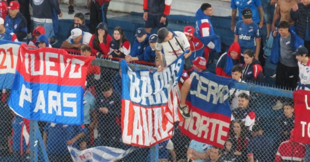Banderas que la barra de Nacional ingresó de manera antirreglamentaria