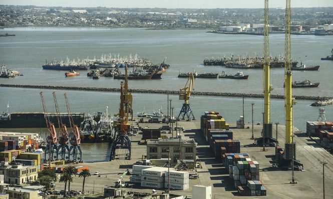 Foto de archivo del puerto de Montevideo