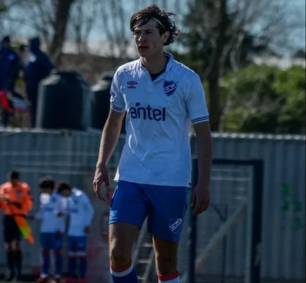 Dustin Aguirre volvió a convertirle con Nacional a Peñarol, esta vez, por duplicado