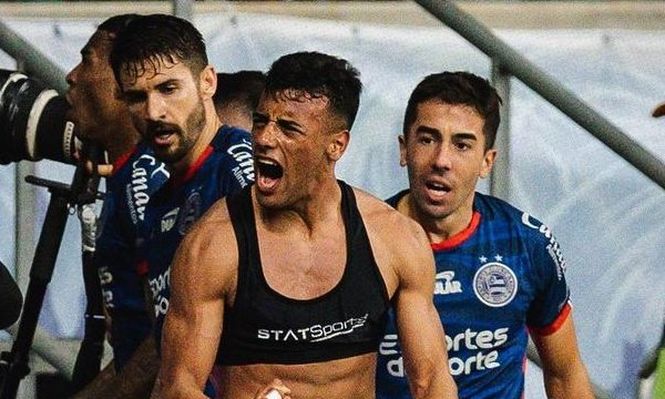 El loco festejo de Luciano Rodríguez junto a Carlos de Pena