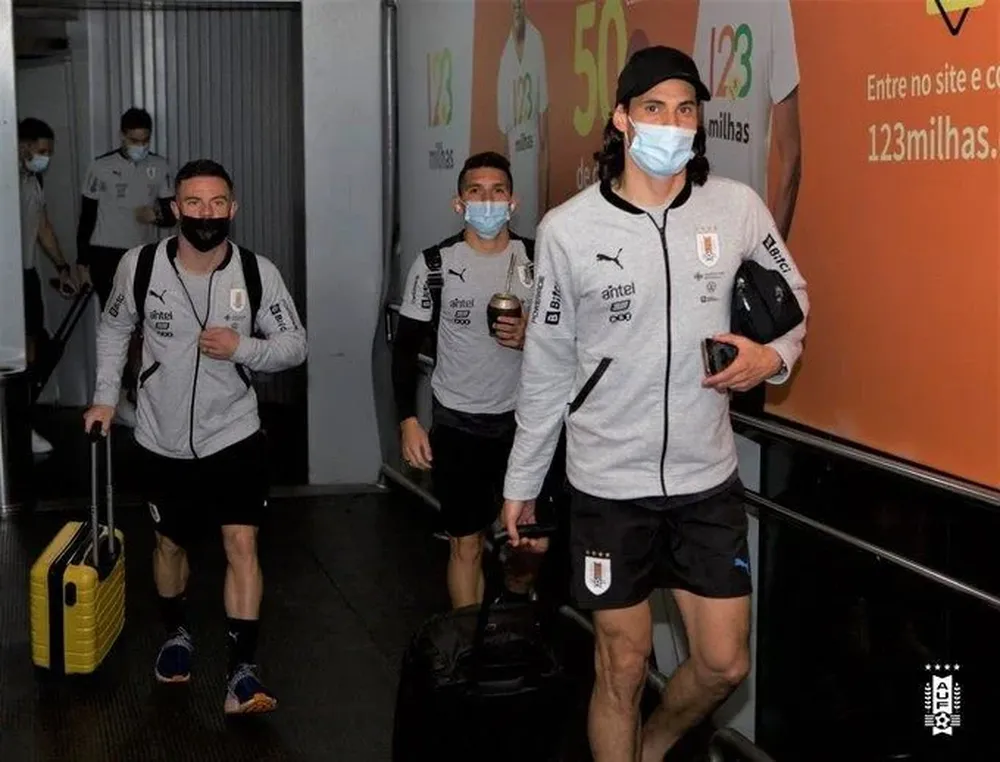 Nandez, Torreira y Cavani llegan a Brasil