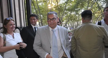 El embajador uruguayo en Argentina, Carlos Enciso, salió este domingo de CTI tras estar internado una semana por un cuadro grave de covid-19