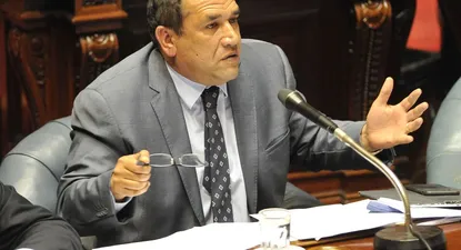 El senador blanco Sebastián Da Silva se cruzó con el expresidente del SMU, al que llamó guapo de Zoom