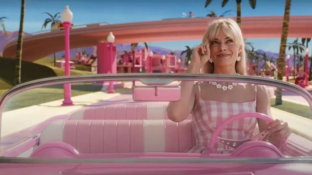 Margot Robbien como Barbie Estereotípica