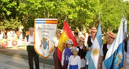 Inmigrantes canarios durante un acto en la ciudad de La Plata