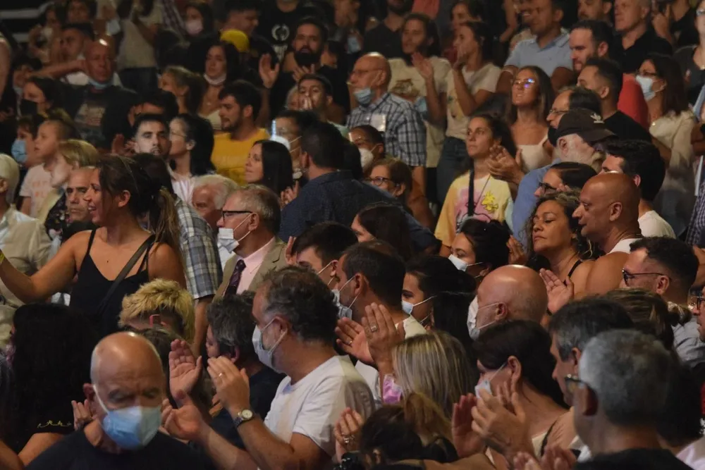 Para ingresar al Teatro de Verano se exige el certificado de vacunas contra el covid.