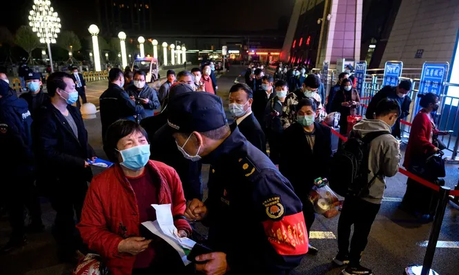 Wuhan se reabrió, pero el costo para muchos habitantes es altísimo
