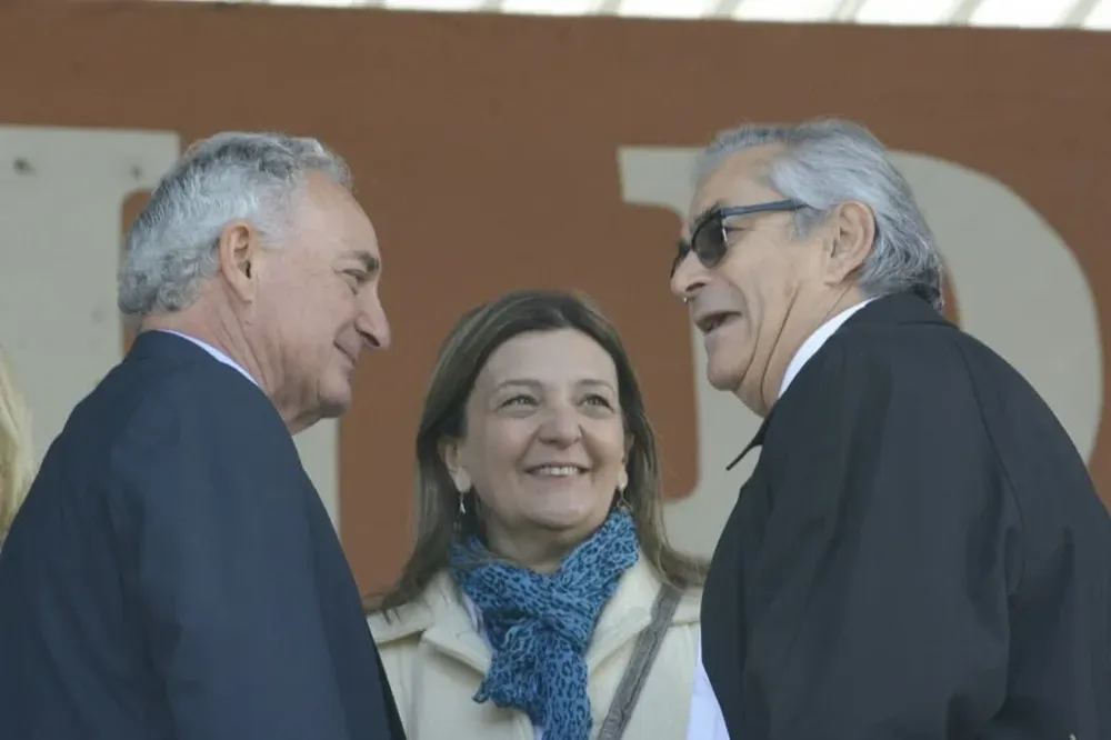 El presidente de ARU, Pablo Zerbino, junto a Enzo Benech en la Expo Prado 2017