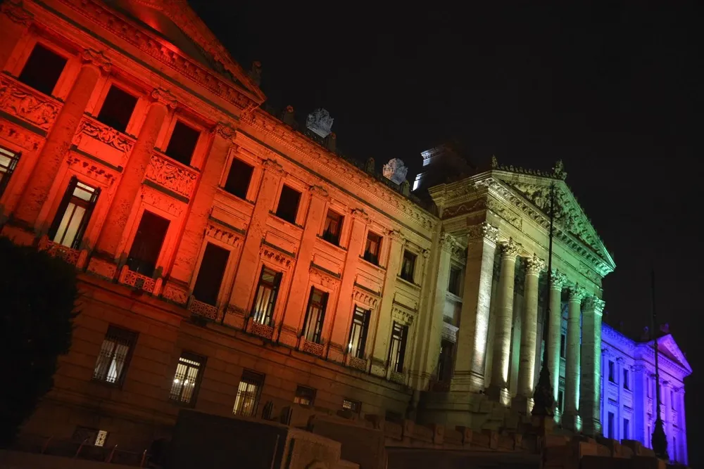 El Palacio Legislativo en el llamado Mes de la Diversidad