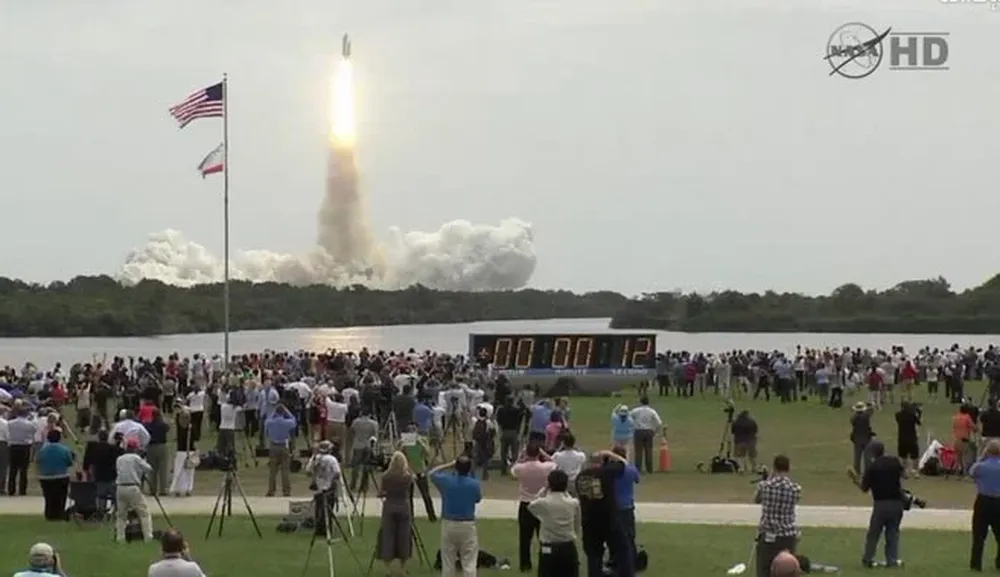 El Atantis recién despegado