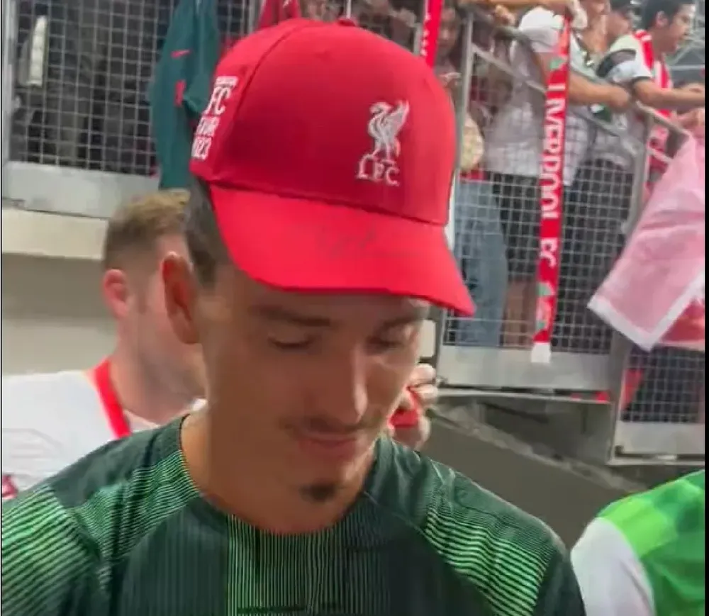 El look de Núñez en Singapur