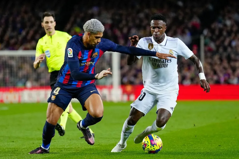 Araujo anuló a Vinicius en los partidos anteriores