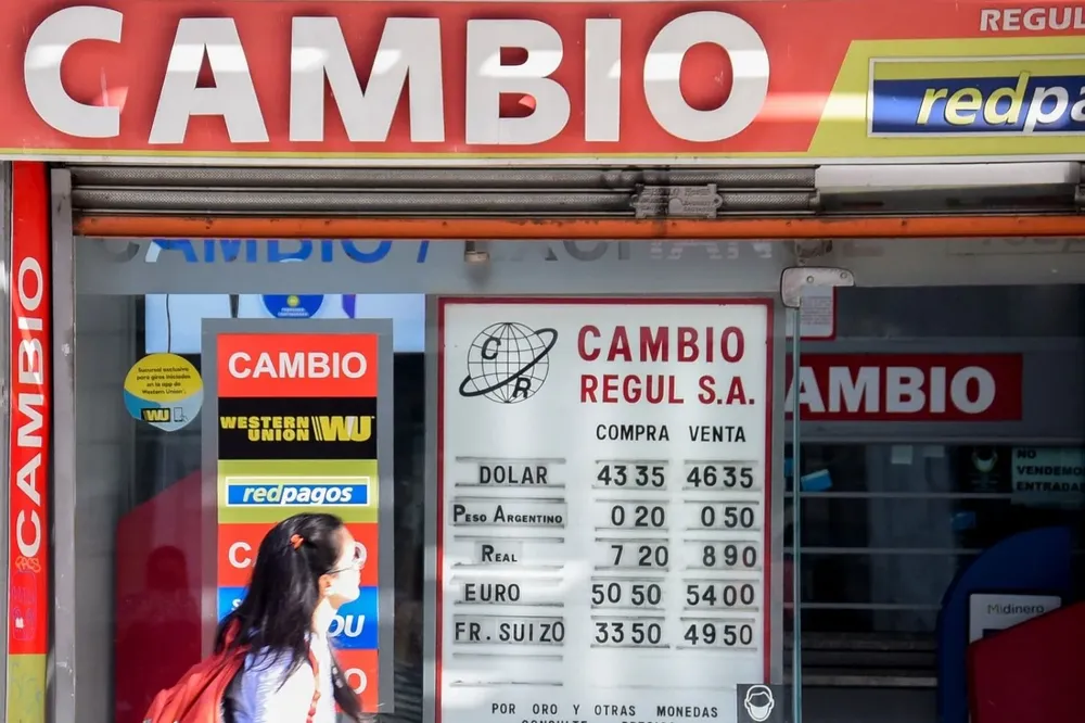 El billete verde avanzó 3,4% frente al peso uruguayo en lo que va de marzo y 5,4% desde el cierre del año pasado.