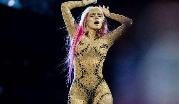 Karol G, en uno de los momentos clave de su concierto en el estadio Bernabéu.&nbsp;
