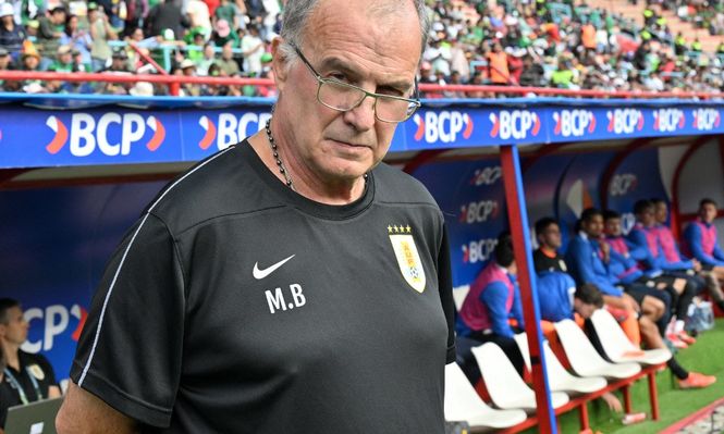 Marcelo Bielsa en Bolivia vs Uruguay en El Alto