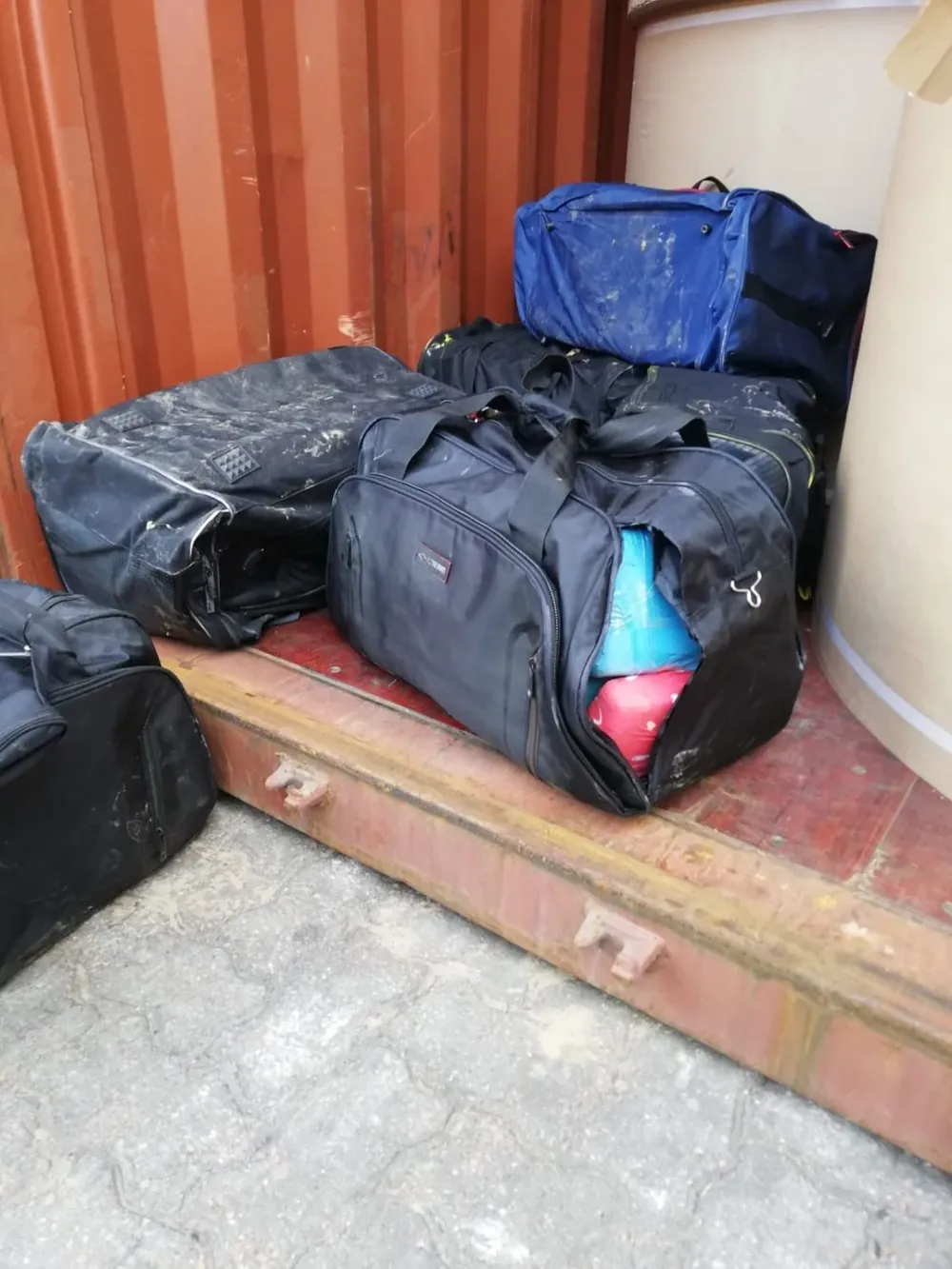 La cocaína estaba en seis bolsos