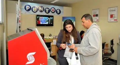 La inclusión financiera incentiva alianzas de bancos con comercios