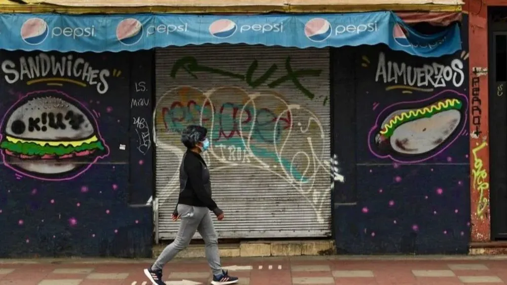 Vuelven a la cuarentena 42 comunas de Chile.