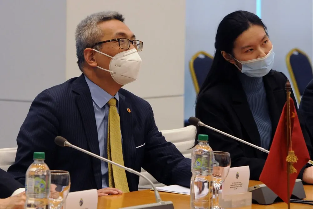 Uruguay muestra evidencias concluyentes de influencia china en seis de esos once requisitos