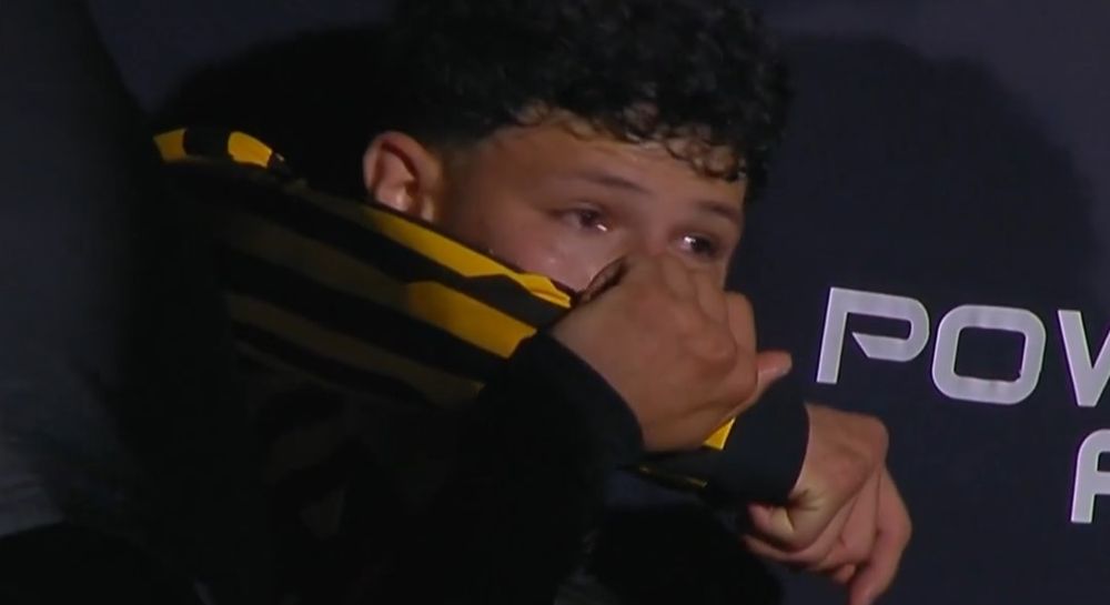 Leonel Jaime y su llanto sobre el final ante Boston River tras el golpe en la espalda por el que tuvo que salir al final por el Torneo Clausura