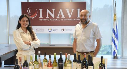 Agustina Clara, Ing. Agrónoma y Eduardo Félix, asesor técnico de INAVI. 