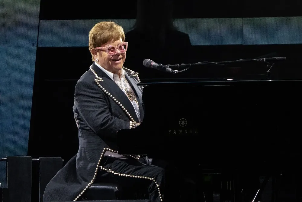 Elton John en un concierto de su gira Farewell Yellow Brick Road The Final Tour en San Antonio, Texas; 29 de octubre de 2022