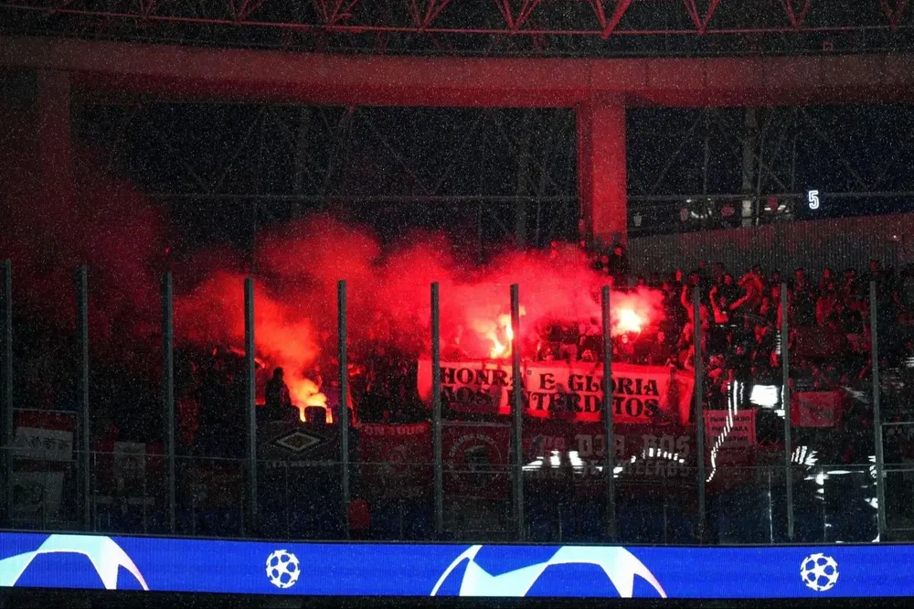 Lamentable imágen de los hinchas del Benfica.