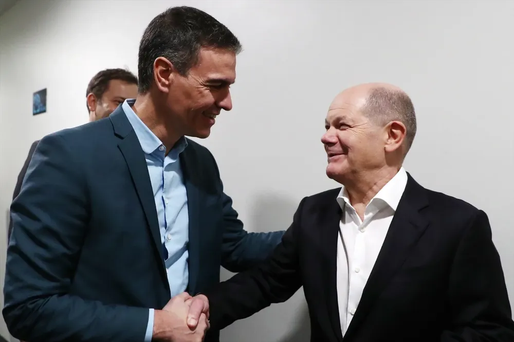 El presidente del Gobierno, Pedro Sánchez y el canciller alemán, Olaf Scholz, se reúnen en Berlín.