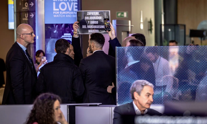 El escrache de los eurodiputados de Vox a Zapatero en el Parlamento Europeo