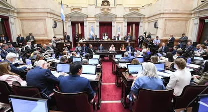 La reforma laboral pasó por el Senado mientras crece la preferencia de la sociedad por el sector privado