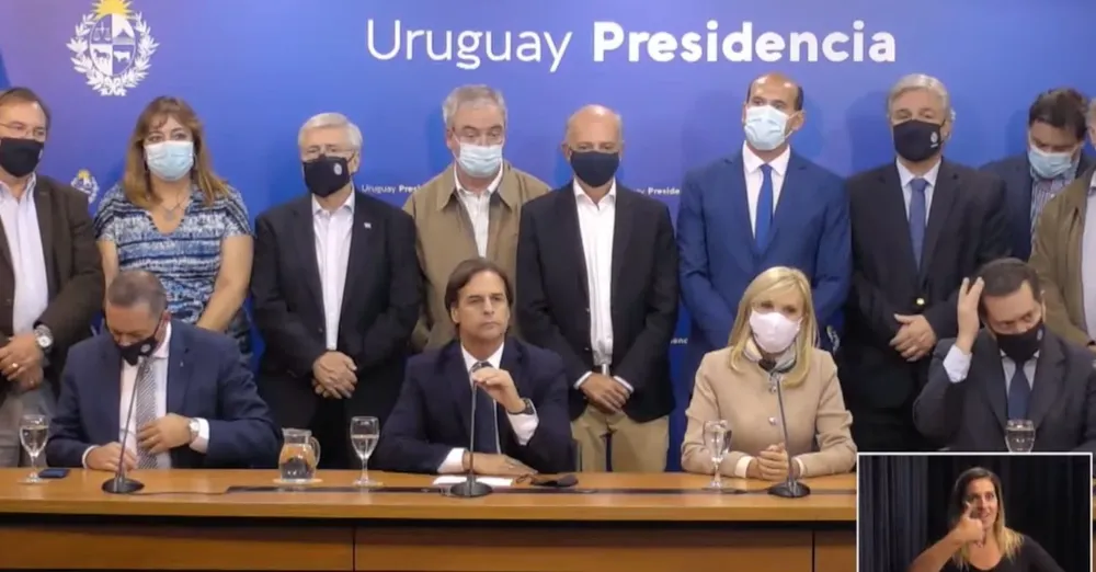 Lacalle Pou dio su mensaje a la población pasadas las 23.30 horas