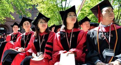 El gobierno de Trump ordena a las embajadas de EEUU en todo el mundo suspender las entrevistas para los visados de estudiantes extranjeros