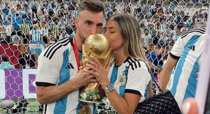 Nicolás Tagliafico y su pareja en plenos festejos por haber ganado la Copa del Mundo en Qatar 2022