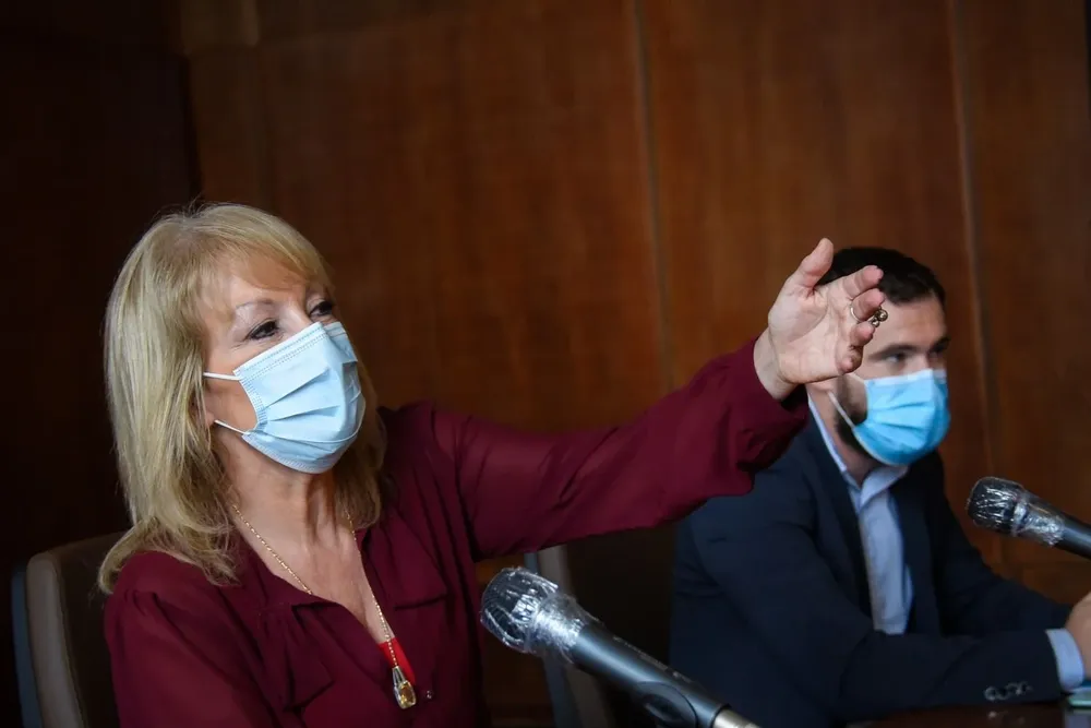 La intendenta y dos jerarcas de la IMM se reunieron el 8 de julio con los conductores de La letra chica