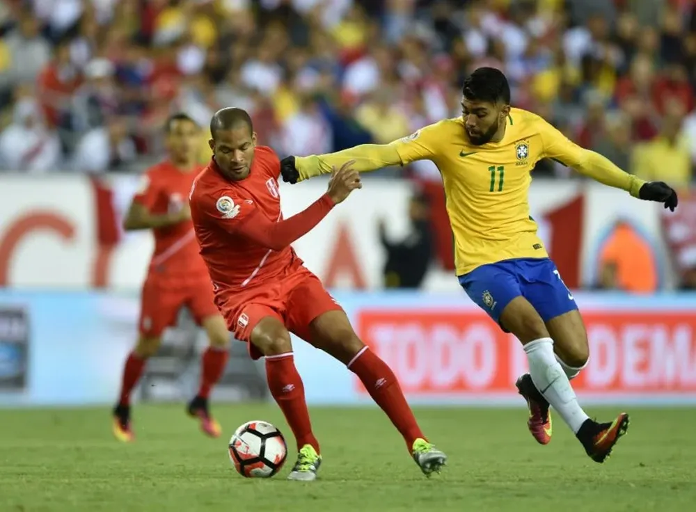 Perú gana parcialmente a Brasil 1-0