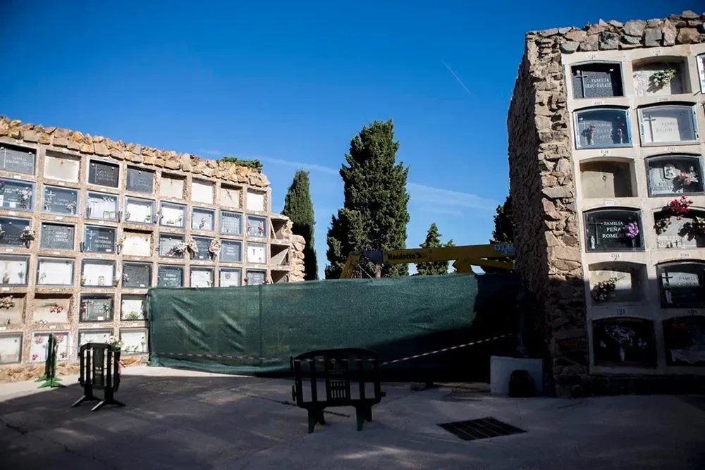 El cementerio profanado en Barcelona.