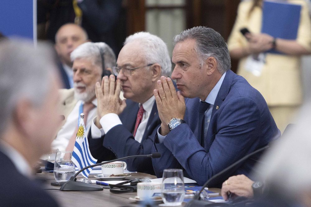 Yamandú Orsi y Mario Lubetkin en la Cumbre del Mercosur en Brasil. Archivo