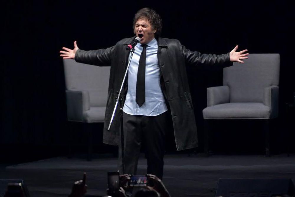 Los partidarios celebran el estilo rupturista de Milei; sus detractores lo ven con preocupación.