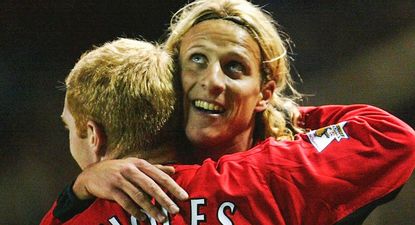 Diego Forlán y Paul Scholes en Manchester United