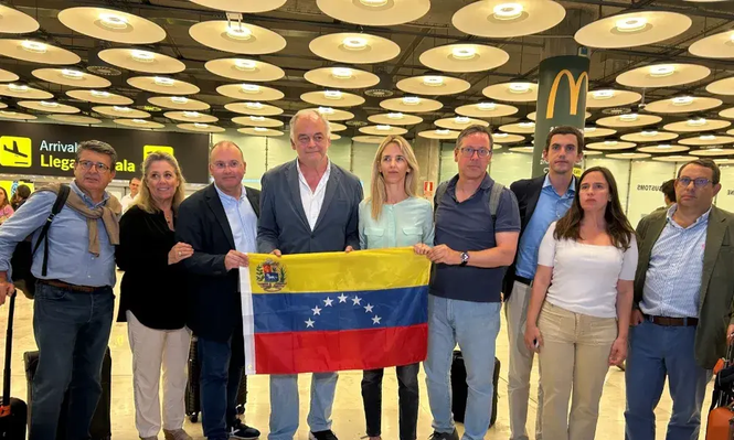 Delegacion de miembros del PP que fueron expulsados de Venezuela en el Aeropuerto de Barajas