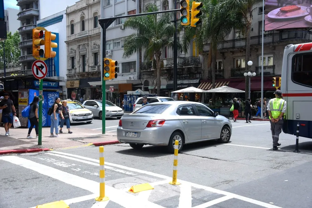 Giro prohibido en Carlos Quijano hacia 18 de Julio