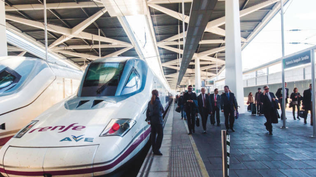 Demoras en los trenes de alta velocidad de Madrid a Sevilla.