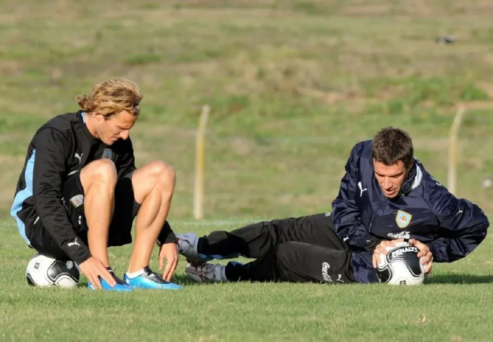 Diego Forlán y Andrés Scotti en la selección