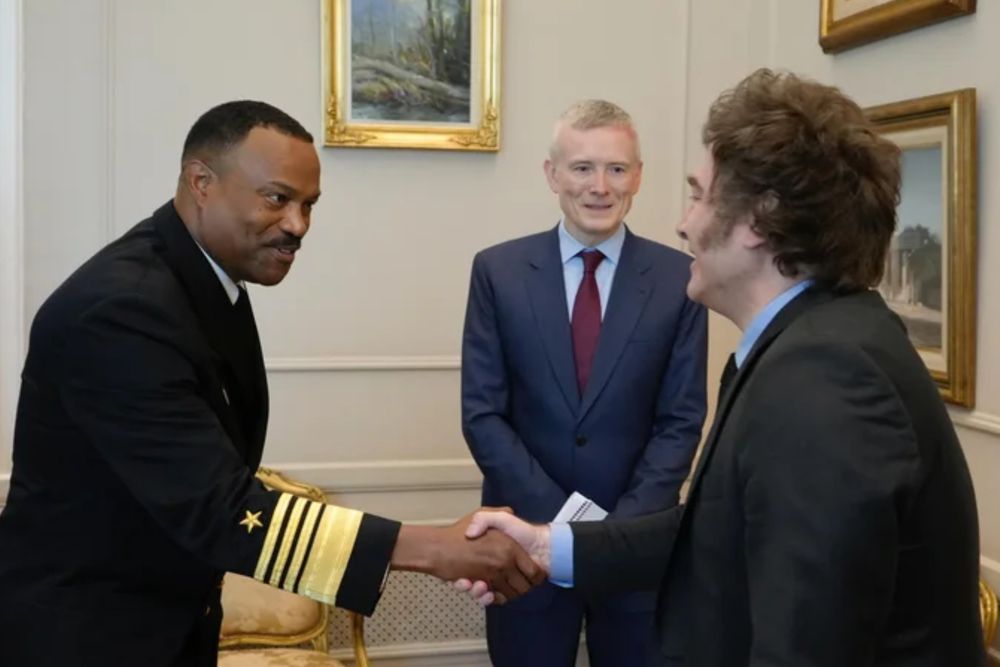 El almirante Alvin Holsey, jefe del Comando Sur de EEUU, se reunió con Javier Milei en la Casa Rosada.