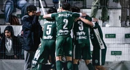 El festejo de los jugadores de Plaza Colonia por su victoria ante Albion en la Copa AUF Uruguay